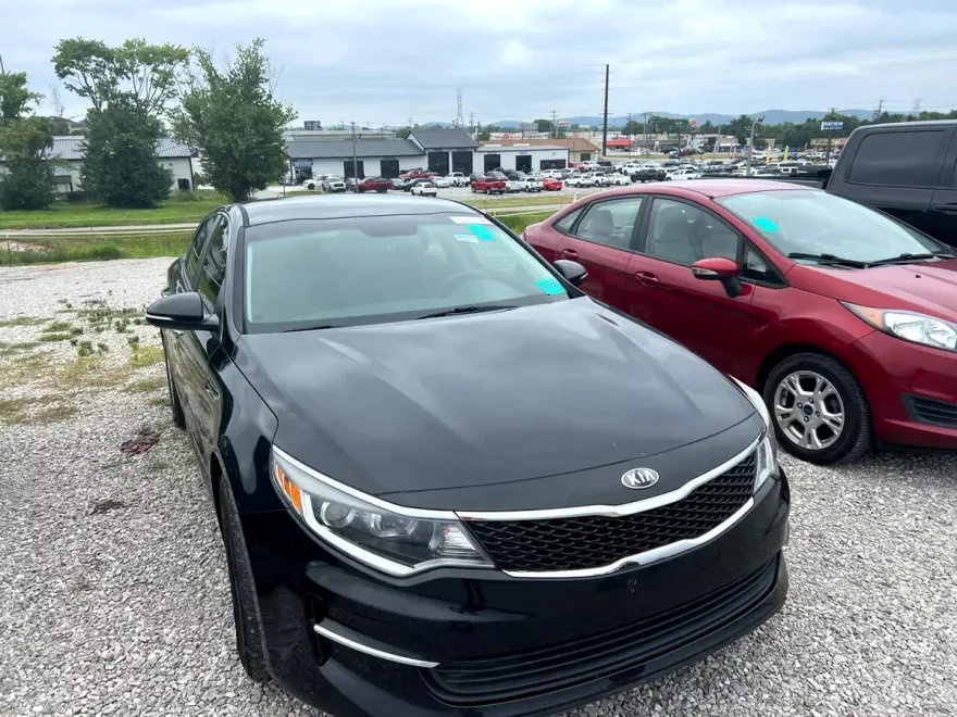 2018 Kia Optima LX photo 1