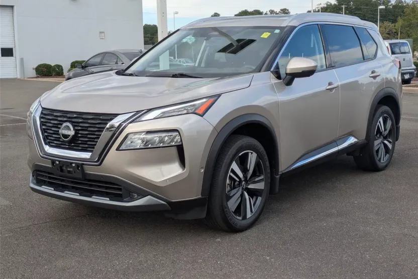 2022 Nissan Rogue SL photo 1