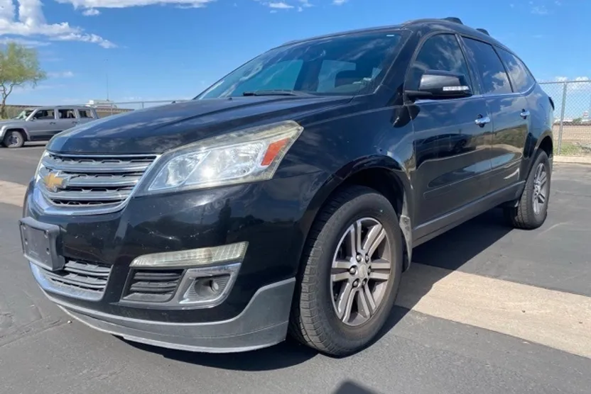 2017 Chevrolet Traverse 2LT photo 1