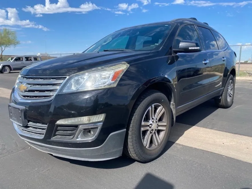2017 Chevrolet Traverse 2LT photo 1