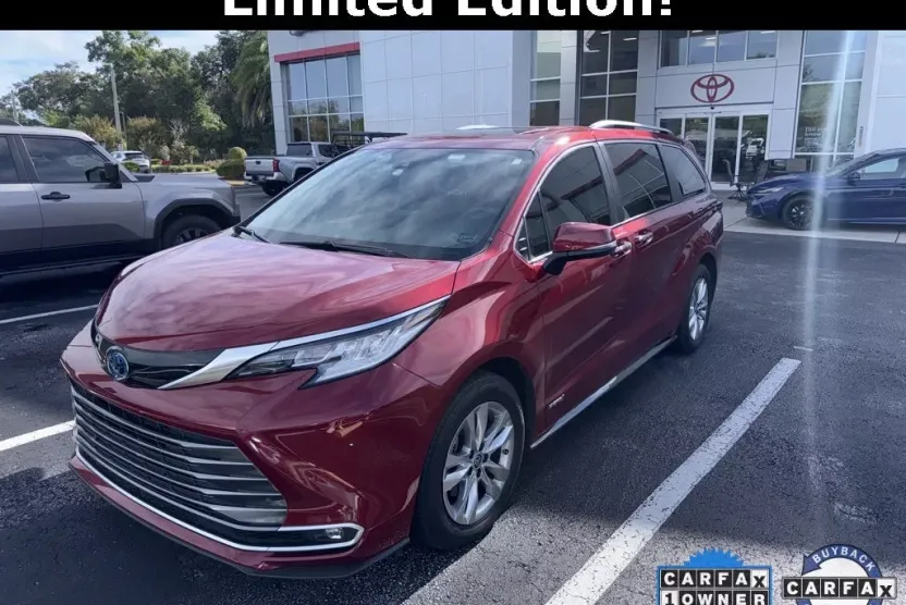2021 Toyota Sienna Limited photo 1