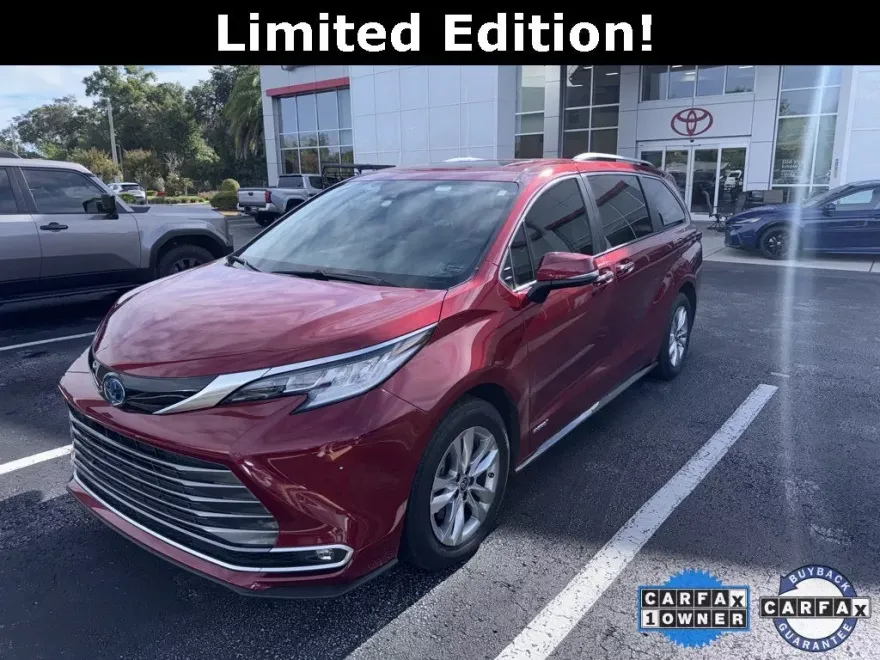 2021 Toyota Sienna Limited photo 1