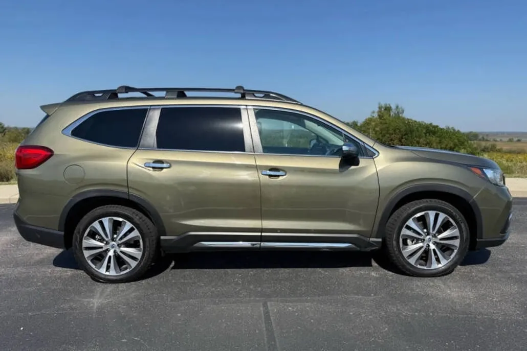 2022 Subaru Ascent Touring photo 1