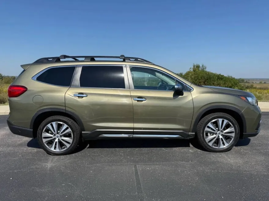 2022 Subaru Ascent Touring photo 1