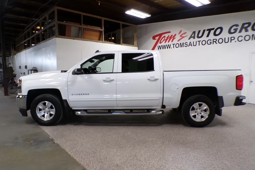 2017 Chevrolet Silverado 1500 LT photo 1