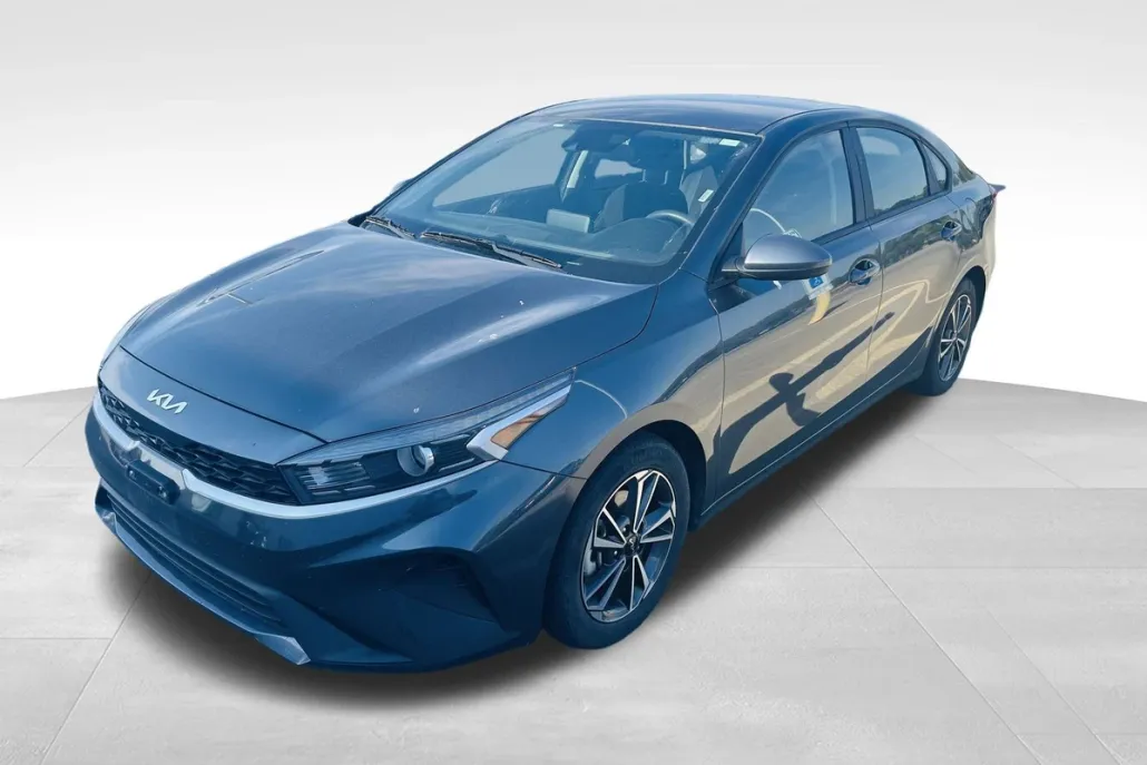 2023 Kia Forte LXS photo 1