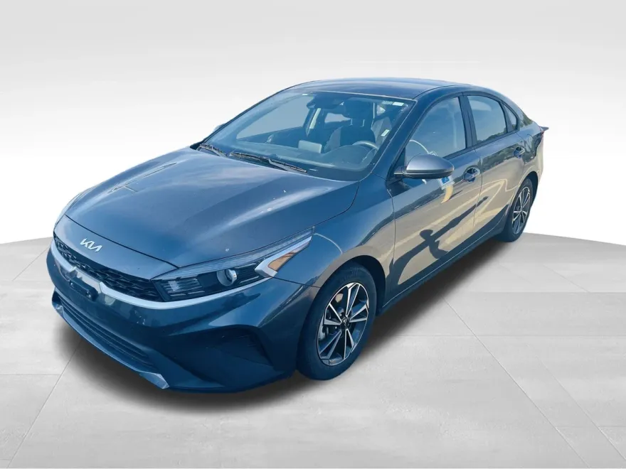 2023 Kia Forte LXS photo 1
