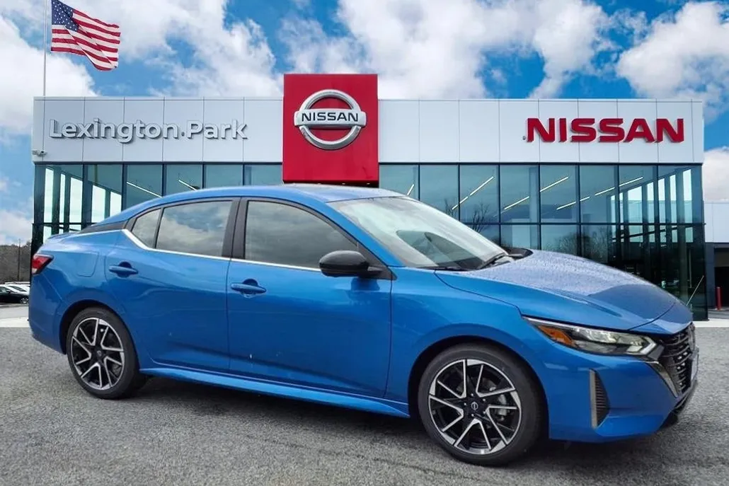 2025 Nissan Sentra SR photo 1