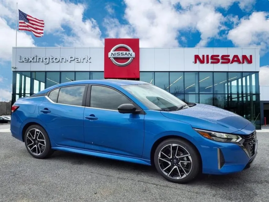 2025 Nissan Sentra SR photo 1
