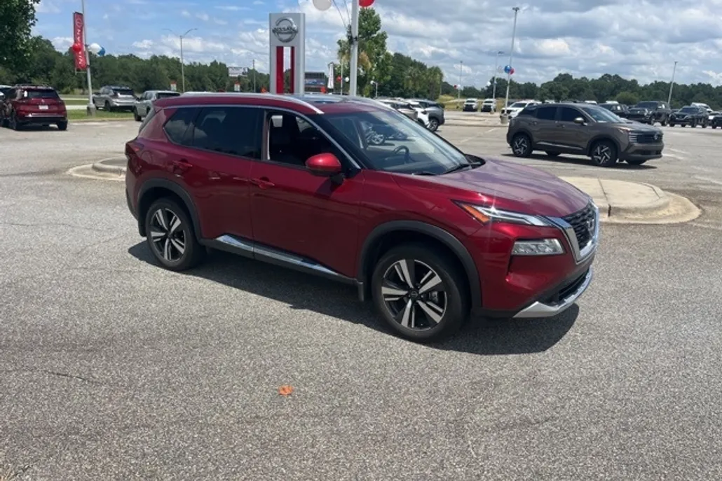 2023 Nissan Rogue Platinum photo 1