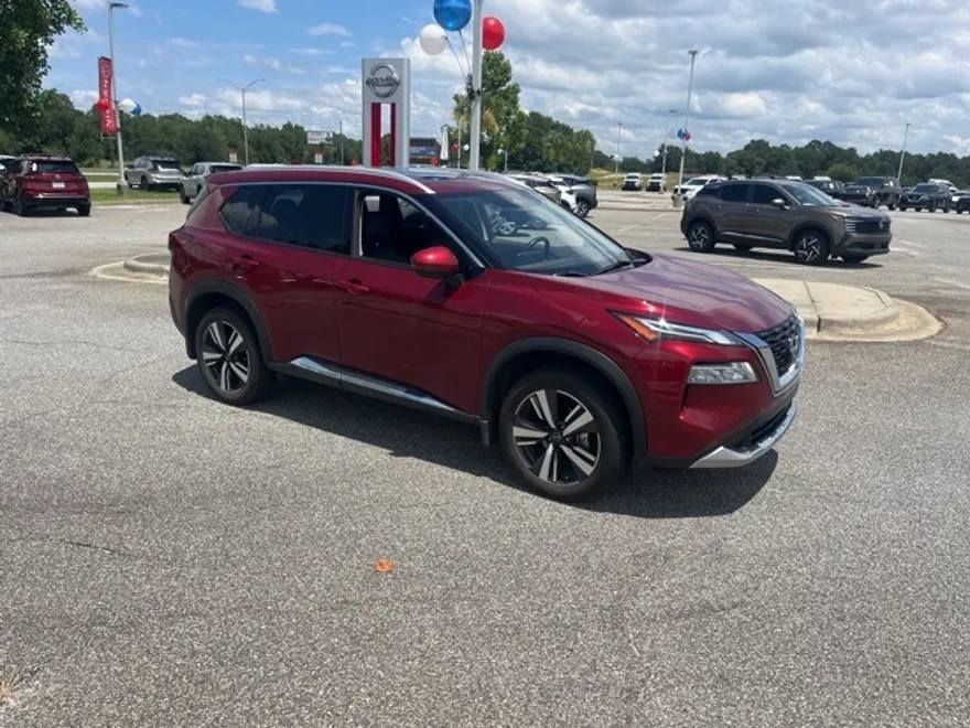 2023 Nissan Rogue Platinum photo 1