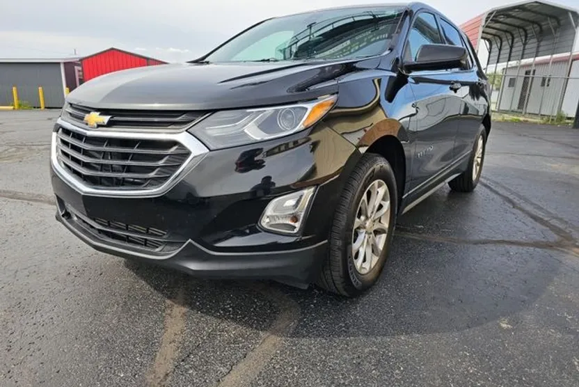 2020 Chevrolet Equinox LT photo 1