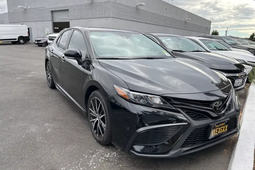 2023 Toyota Camry SE photo 1