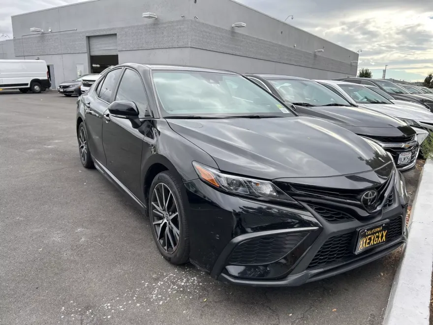 2023 Toyota Camry SE photo 1