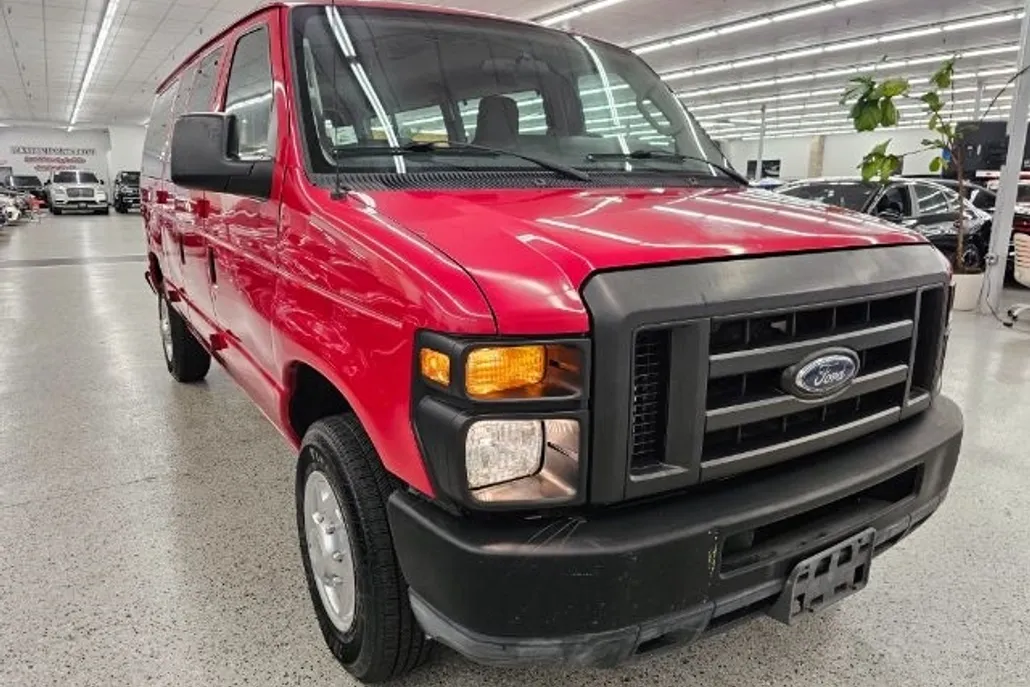 2011 Ford E-350 XL photo 1