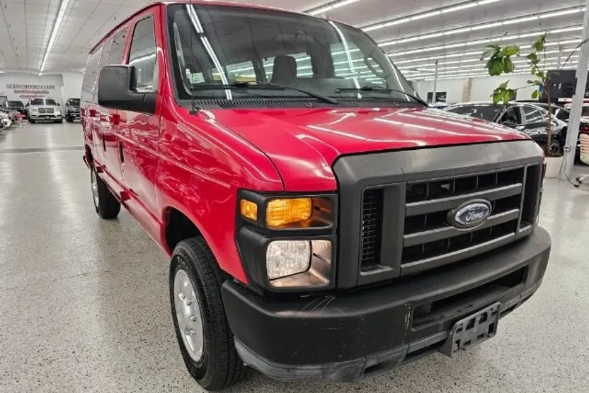 2011 Ford E-350 XL photo 1