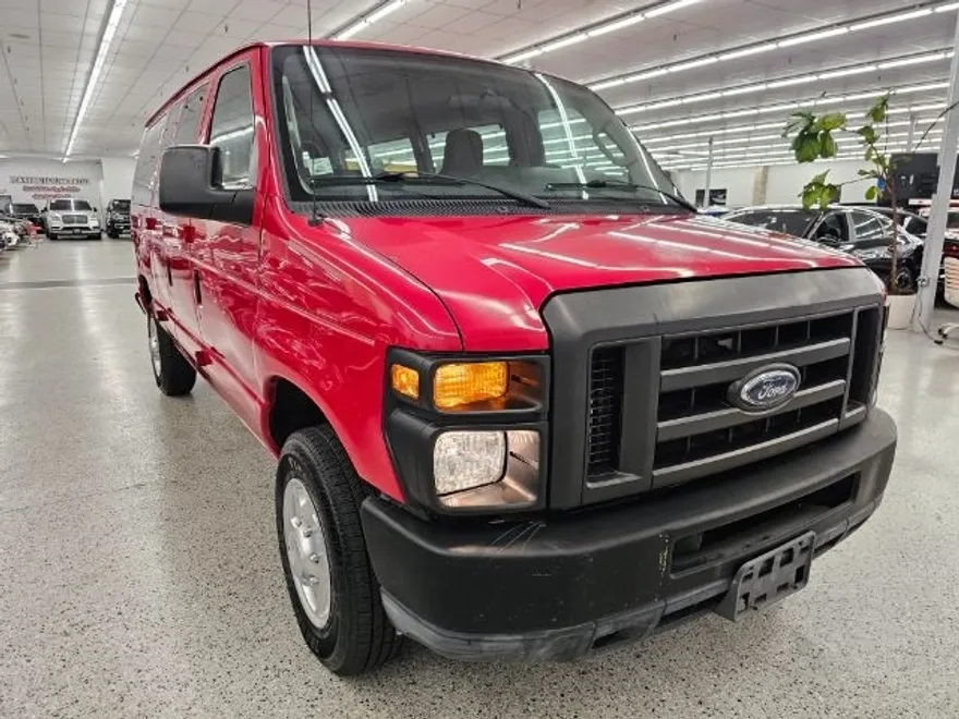 2011 Ford E-350 XL photo 1
