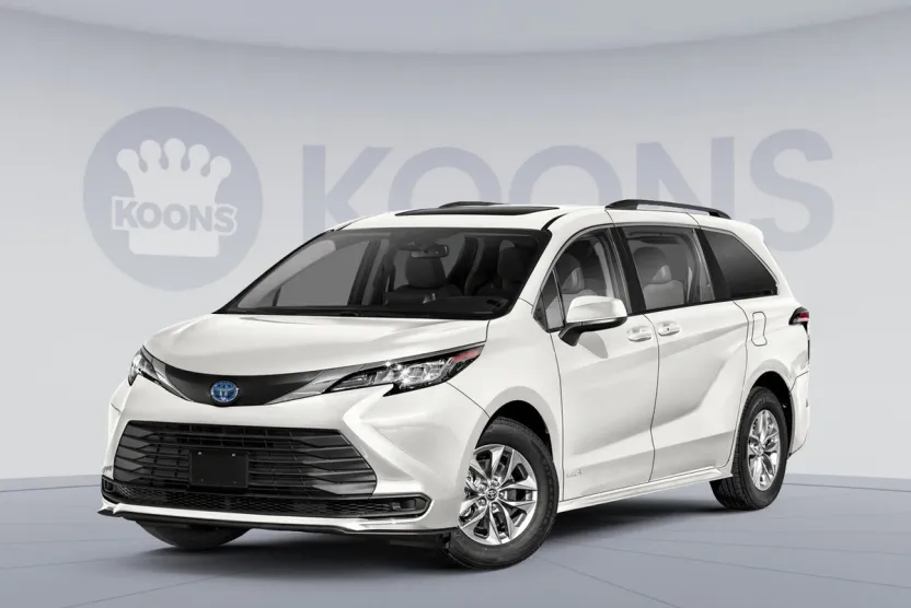 2025 Toyota Sienna LE photo 1