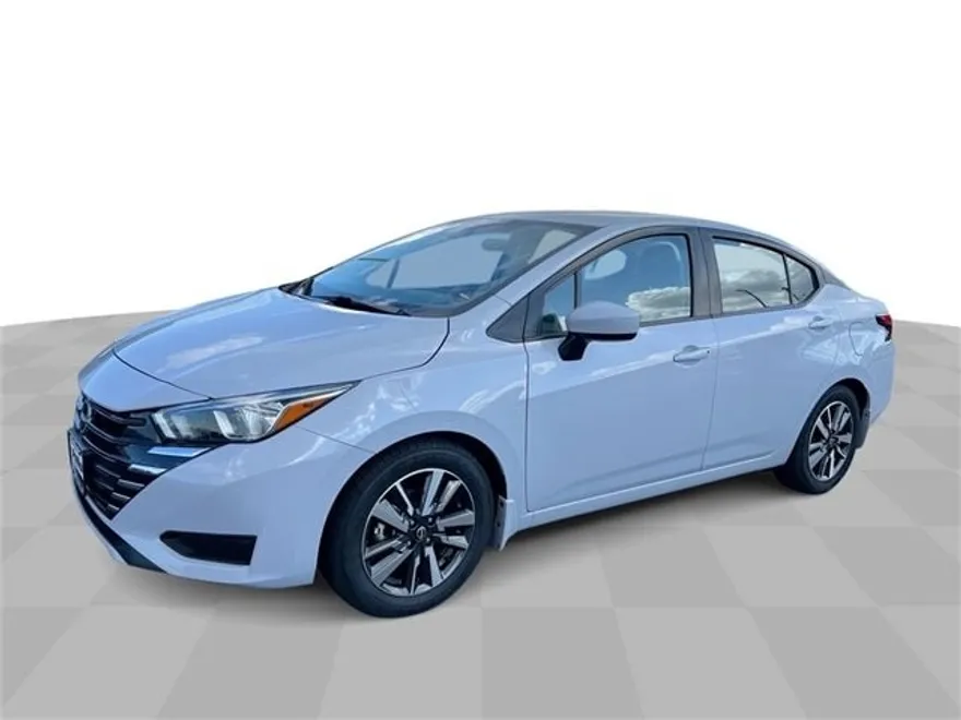 2023 Nissan Versa 1.6 SV photo 1