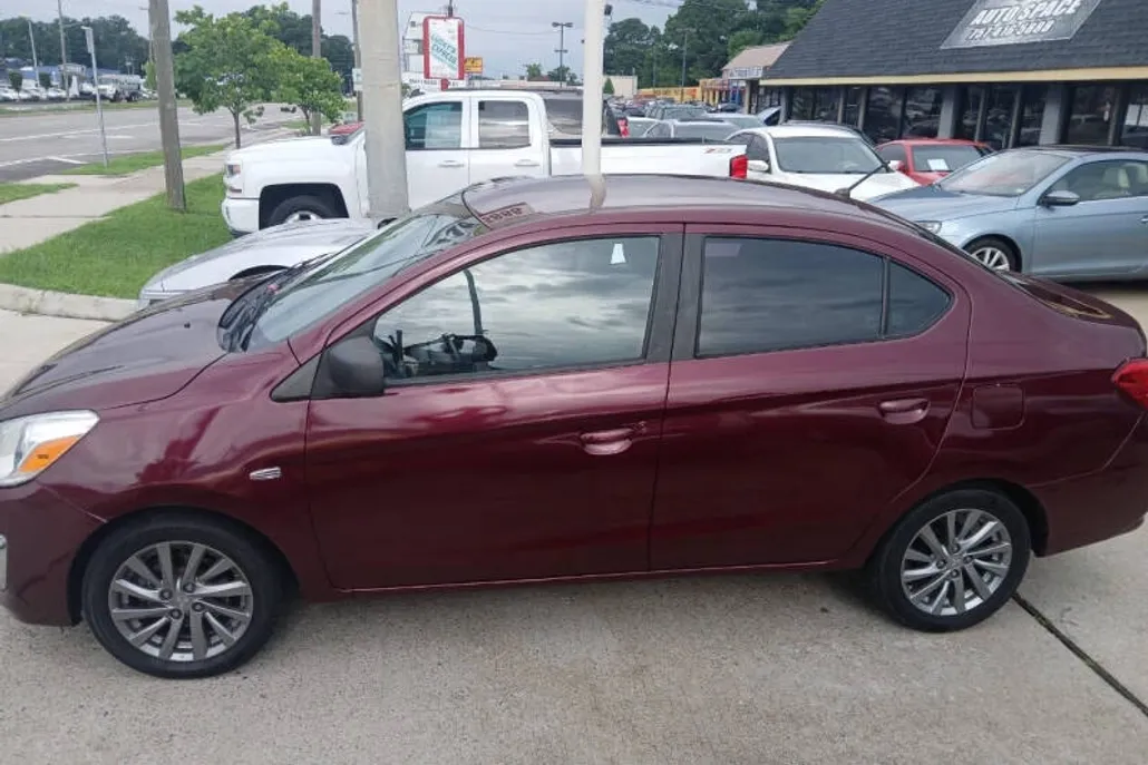 2017 Mitsubishi Mirage G4 SE photo 1