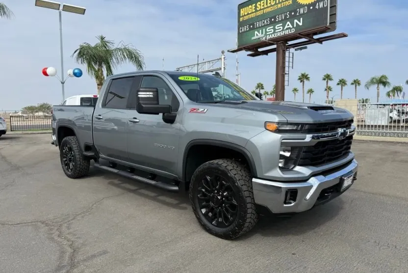 2024 Chevrolet Silverado 2500HD LT photo 1