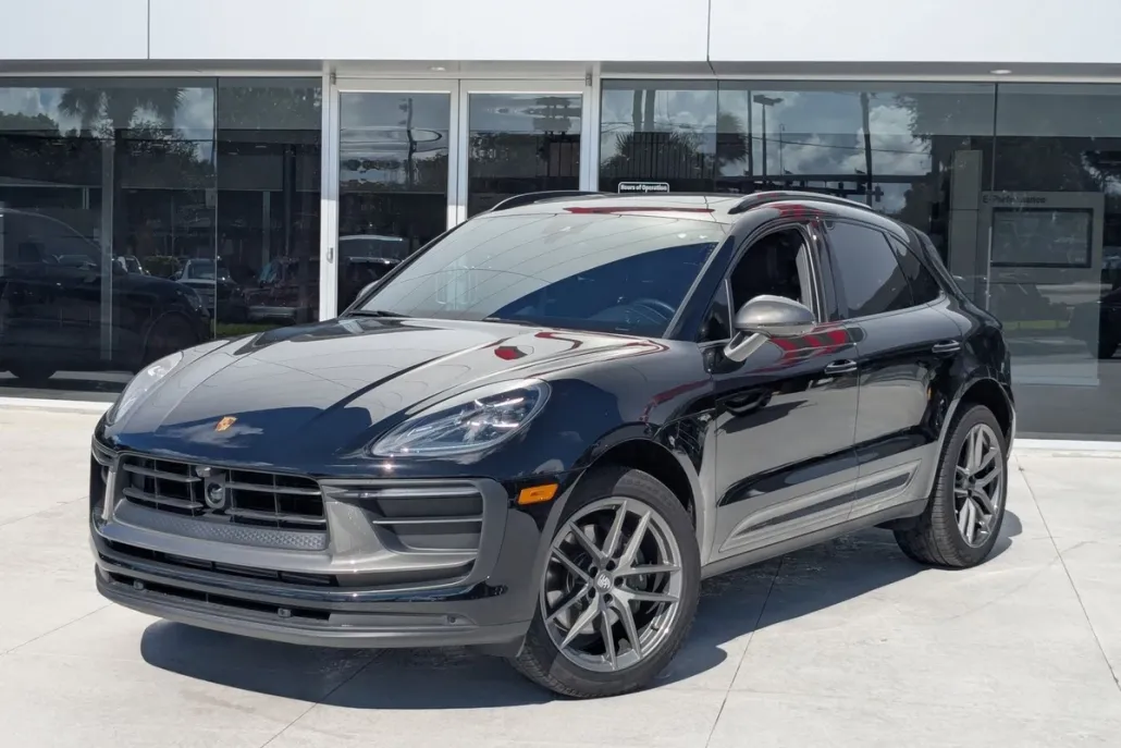 2024 Porsche Macan T photo 1