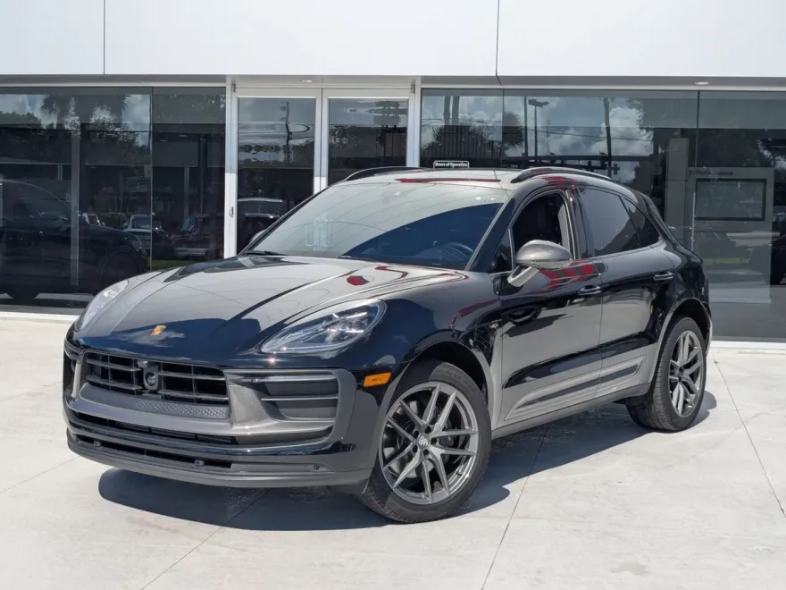 2024 Porsche Macan T photo 1