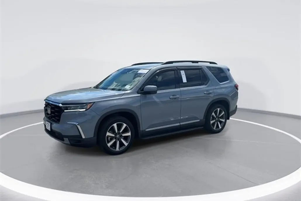 2025 Honda Pilot Touring photo 1