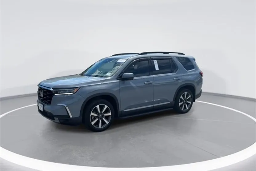 2025 Honda Pilot Touring photo 1