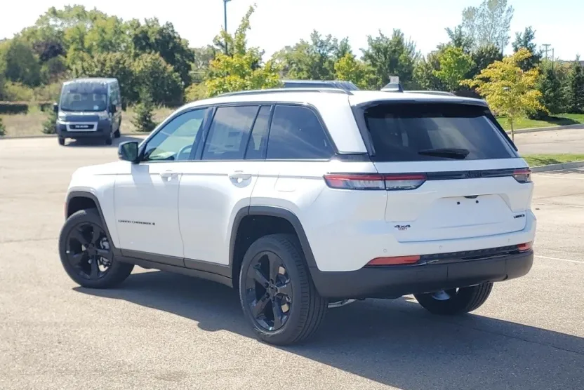 2025 Jeep Grand Cherokee Limited photo 1