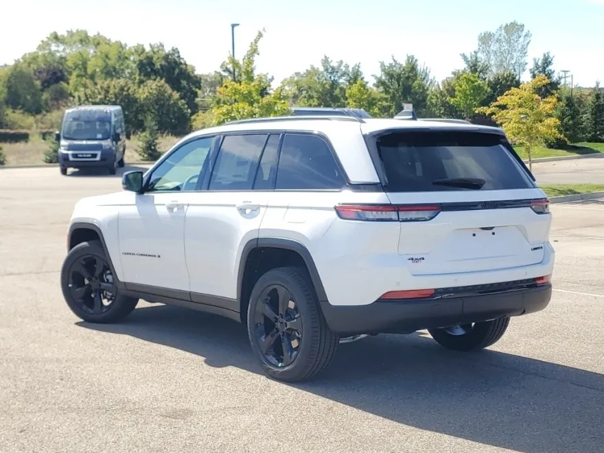 2025 Jeep Grand Cherokee Limited photo 1