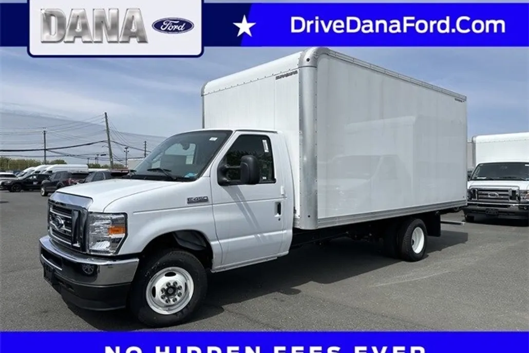 2024 Ford E-450 Cutaway photo 1