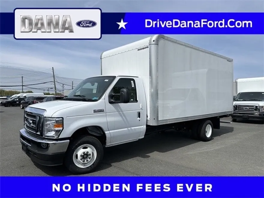 2024 Ford E-450 Cutaway photo 1