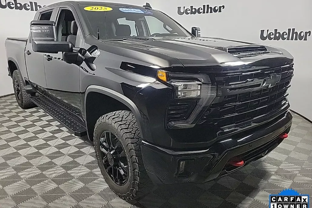 2025 Chevrolet Silverado 2500HD LT photo 1
