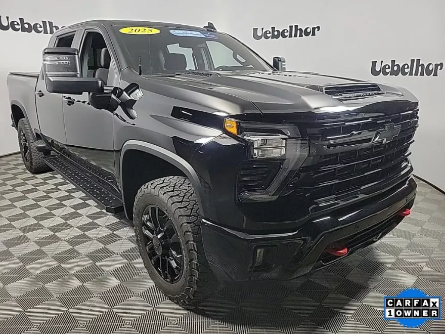 2025 Chevrolet Silverado 2500HD LT photo 1