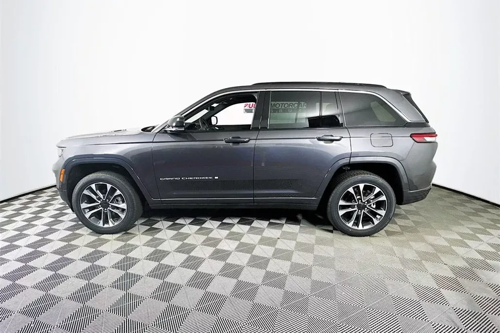 2025 Jeep Grand Cherokee Overland photo 1