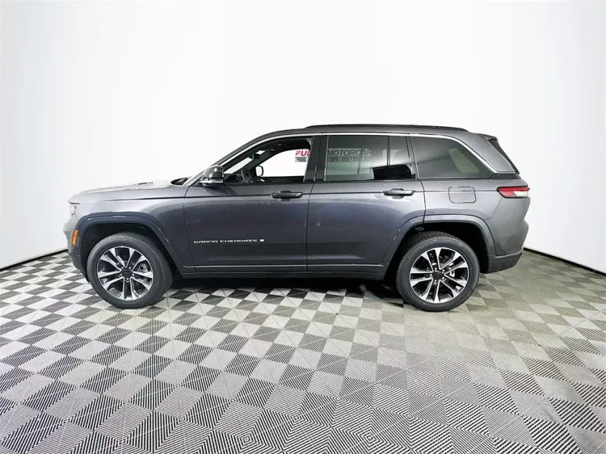 2025 Jeep Grand Cherokee Overland photo 1