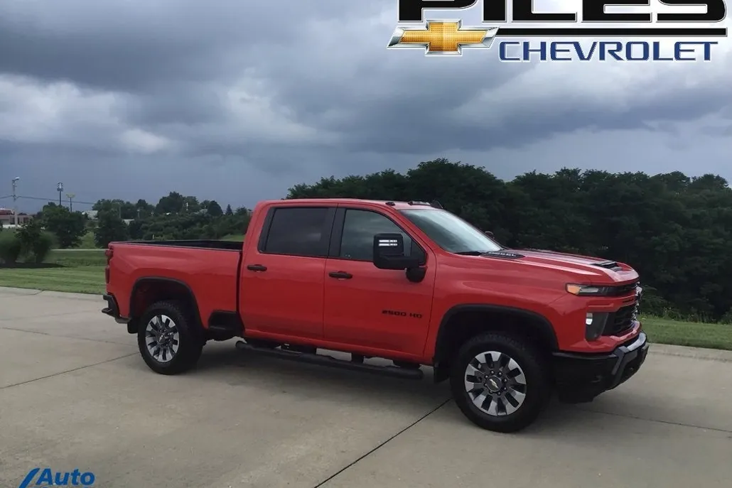 2024 Chevrolet Silverado 2500HD Custom photo 1
