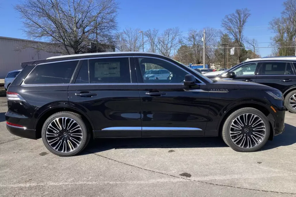 2025 Lincoln Aviator Black Label photo 1