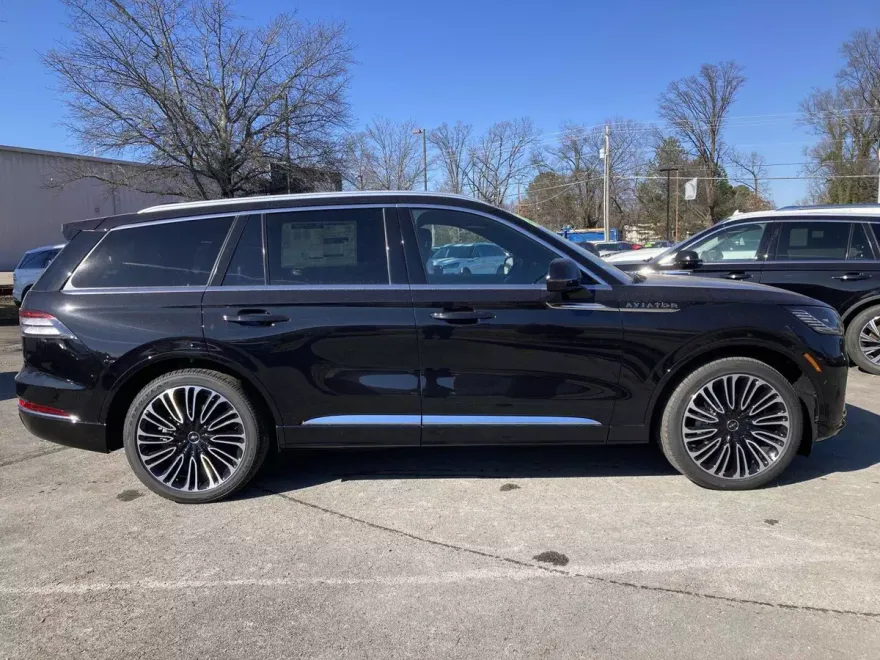 2025 Lincoln Aviator Black Label photo 1