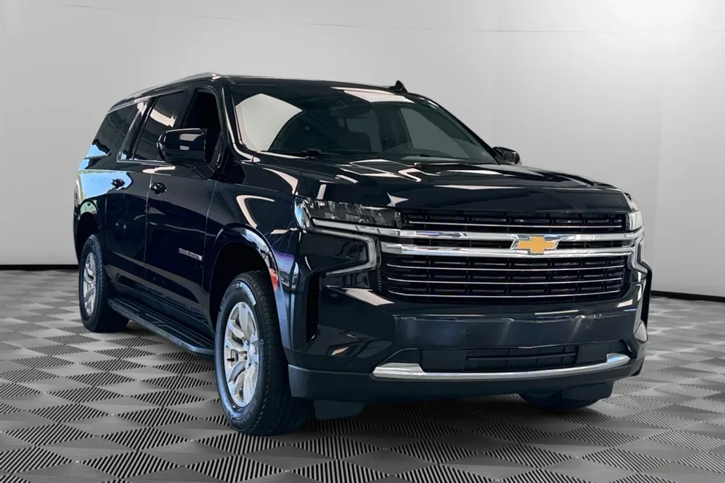 2024 Chevrolet Suburban 1500 LT photo 1