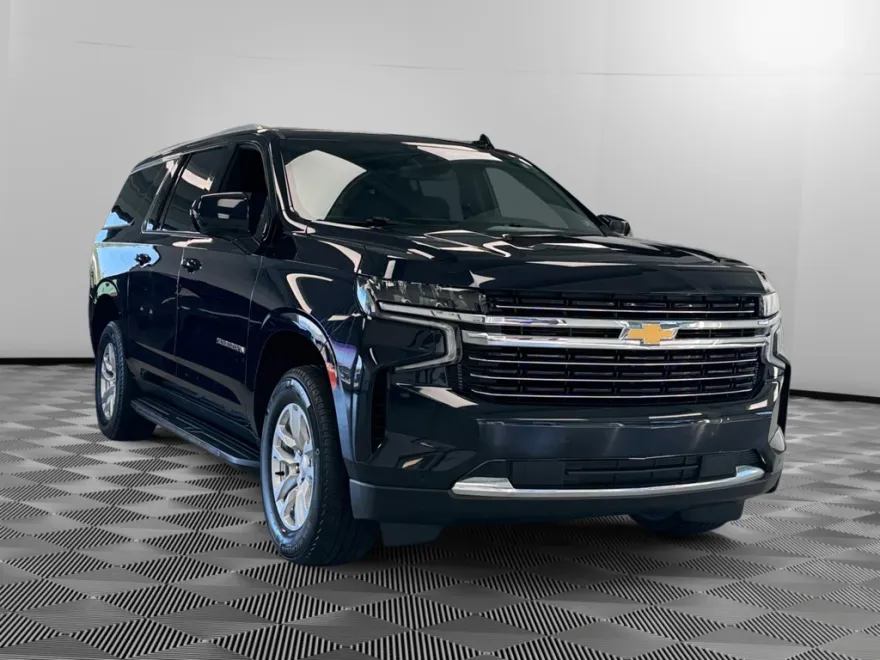 2024 Chevrolet Suburban 1500 LT photo 1