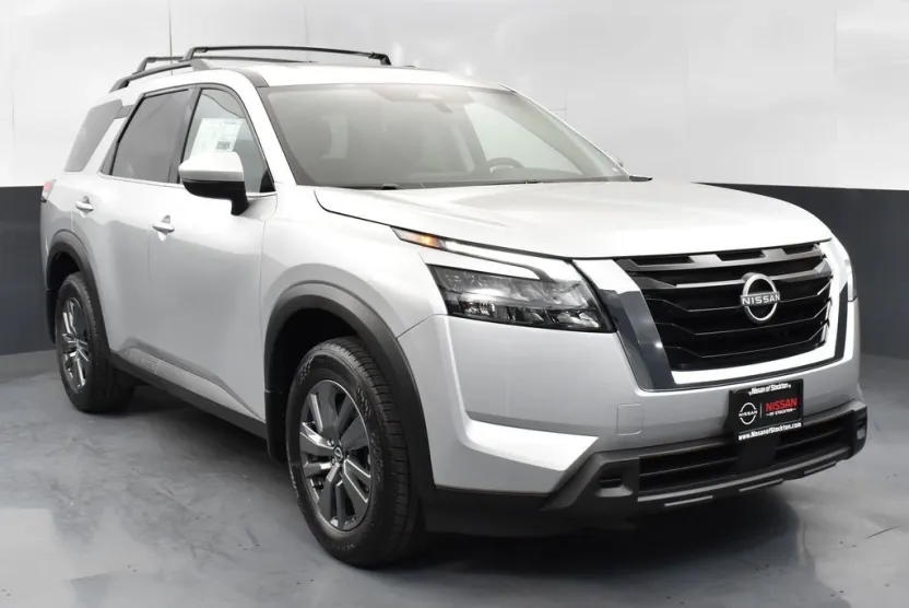 2025 Nissan Pathfinder SV photo 1