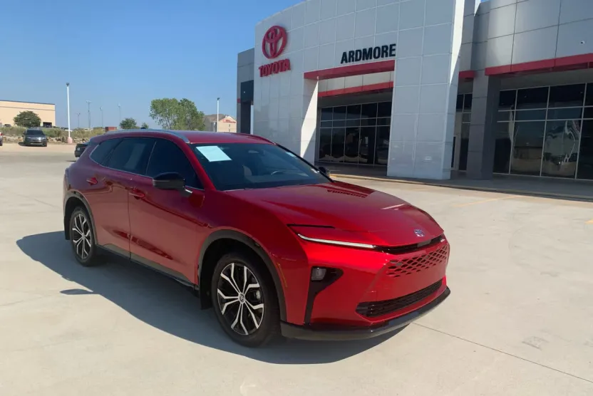 2025 Toyota Crown Signia XLE photo 1
