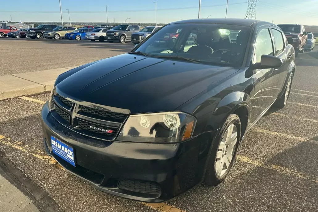 2013 Dodge Avenger SE photo 1
