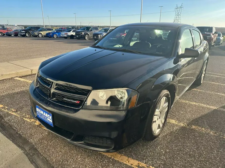 2013 Dodge Avenger SE photo 1