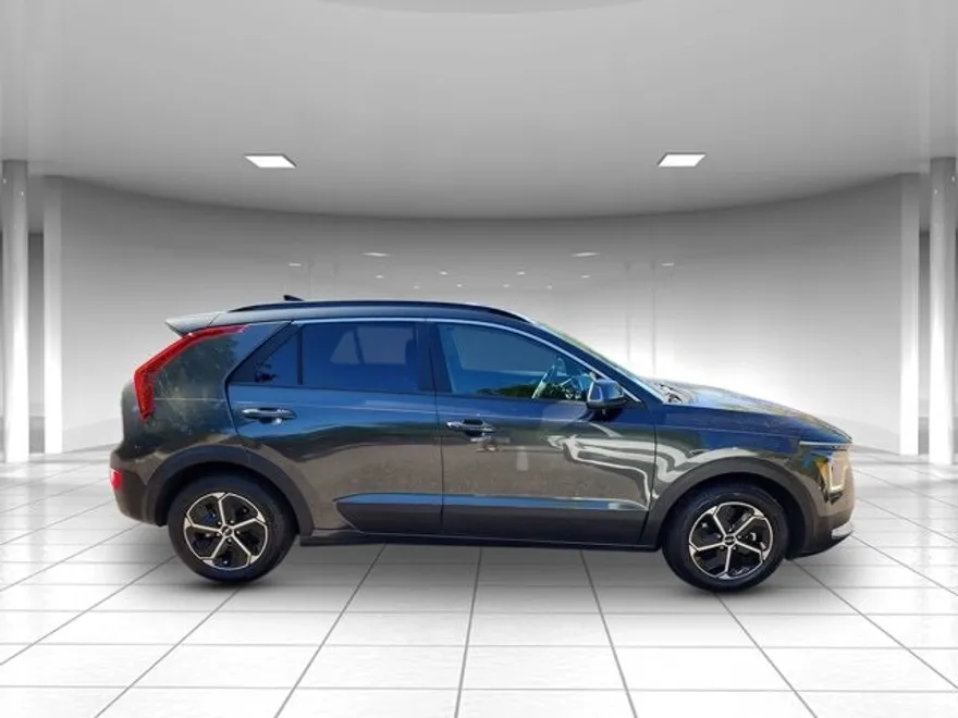 2023 Kia Niro Plug-In Hybrid EX photo 1