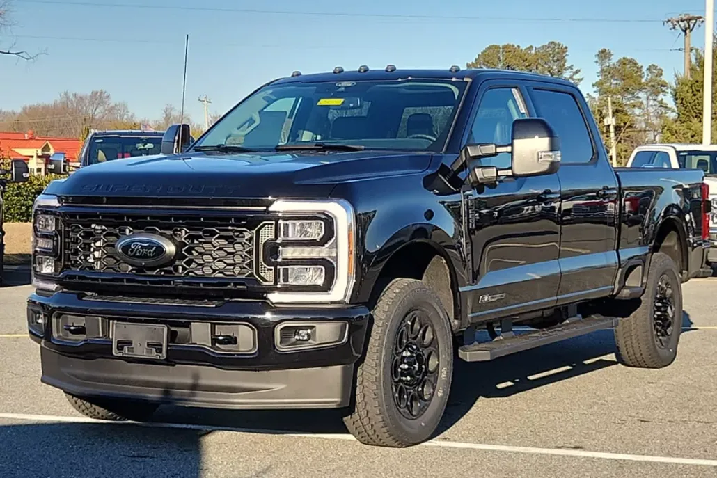 2025 Ford F-250 Lariat photo 1