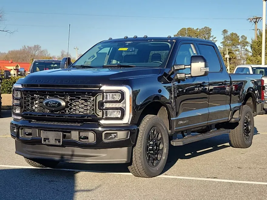 2025 Ford F-250 Lariat photo 1
