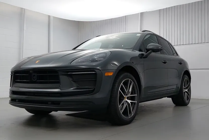 2025 Porsche Macan photo 1